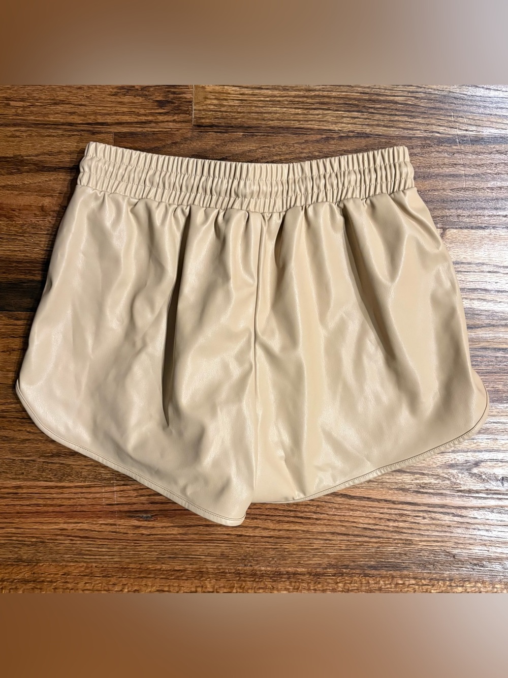 7 For All Mankind Faux Leather Elastic Shorts light khaki size M, medium, NWT - Picture 7 of 7
